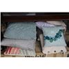 Image 1 : DESIGNER THROW PILLOWS AND DOWN ALTERNATIVE DUVET