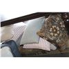 Image 2 : DESIGNER THROW PILLOWS AND DOWN ALTERNATIVE DUVET