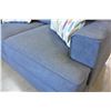 Image 3 : NEW ASHLEY SIGANTURE DESIGN MODERN GREY FABRIC LOVESEAT WITH 2 ACCENT PILLOWS, RETAIL $1,499