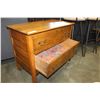 Image 3 : ANTIQUE KRUG 2 DRAWER DRESSOR ON CASTORS
