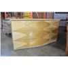 Image 2 : 6 DRAWER MODERN SERPENTIME MAPLE DRESSER W/ MIRROR