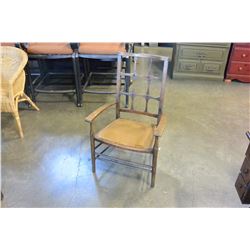 VINTAGE WOOD CHAIR