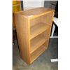 Image 2 : OAK BOOK SHELF