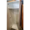 Image 2 : WHITE WARDROBE