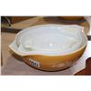 Image 2 : WHITE AND YELLOW PYREX BOWLS AND UKELELE