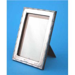 A George V silver mounted oak photograph frame, with reed and leaf border, Birmingham 1914, 6.75i...