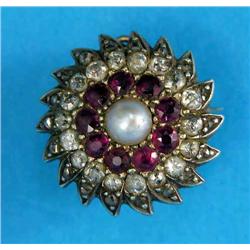 A small Victorian circular flowerhead cluster brooch/pendant, set in gold and silver with a centr...