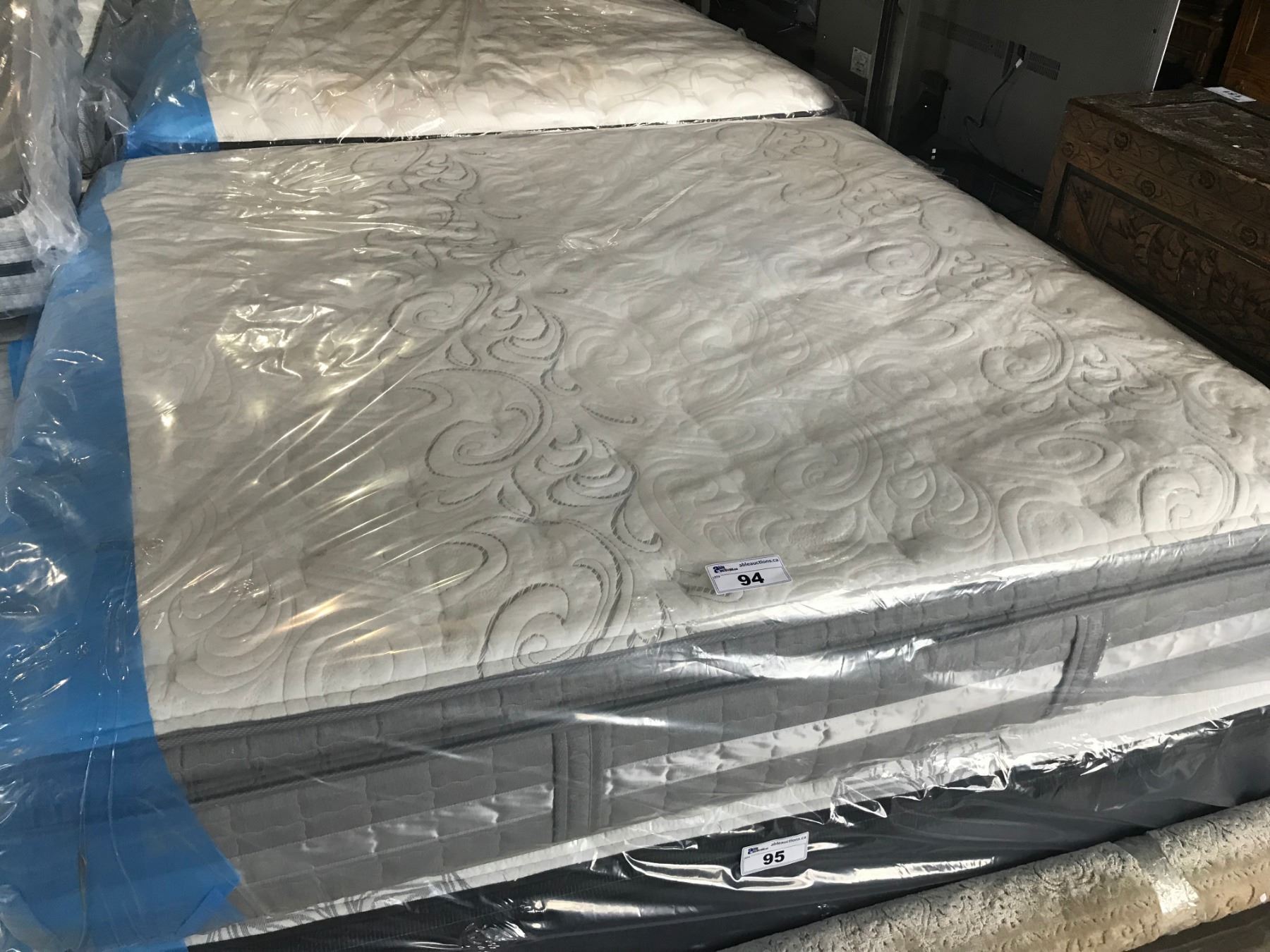 serta amazement pillowtop king size mattress set