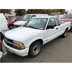 1999 CHEVROLET S10, PICKUP, WHITE, GAS, AUTOMATIC, VIN#1GCCS1947XK202674, 116,628KMS, RD, NO ICBC