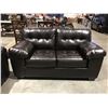 Image 3 : 2 PCE BROWN LEATHER SOFA & LOVE SEAT SET