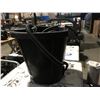 Image 2 : 12 QUART HEATED RUBBER LIVESTOCK BUCKET