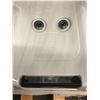 Image 2 : CAL SPA HOT TUB, AMERICAN SPAS SERIES, STERLING SILVER ACRY 90X90, LOUNGER, 30 STAINLESS STEEL HALO