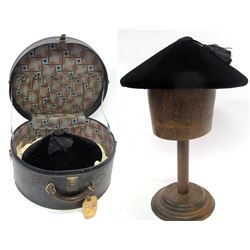 Urbi et Orbi Hat and Box