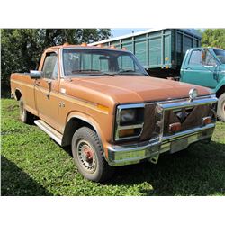 1982 FORD 150 REGULAR CAB TRUCK