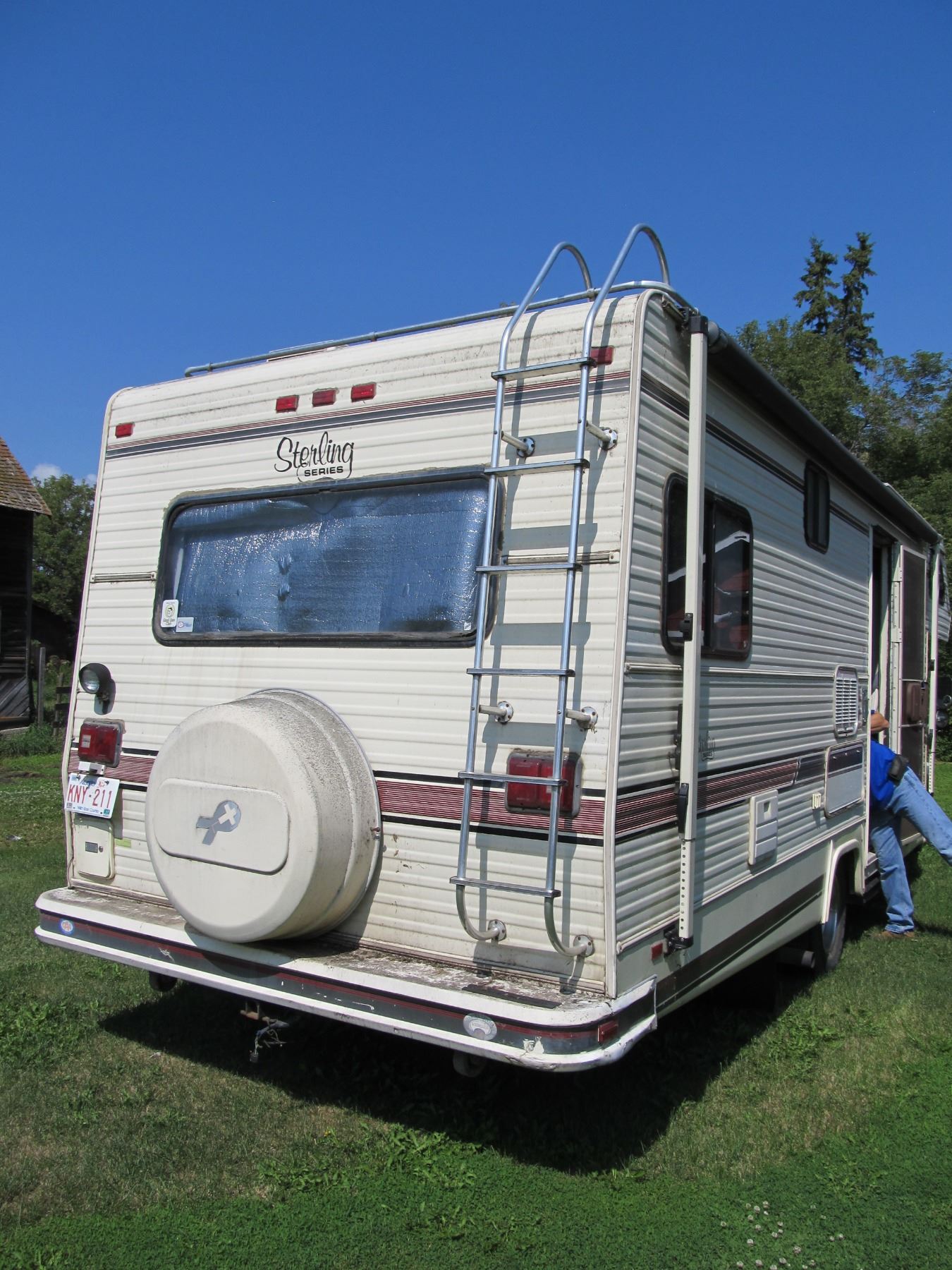 1990 FORD 28' STERLING MOTORHOME