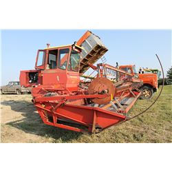 1984 VERSATILE 400 SWATHER