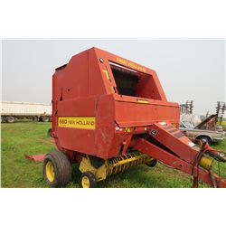 NEW HOLLAND 660 ROUND BALER