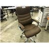 Image 2 : BROWN TUFTED HI-BACK EXECUTIVE CHAIR
