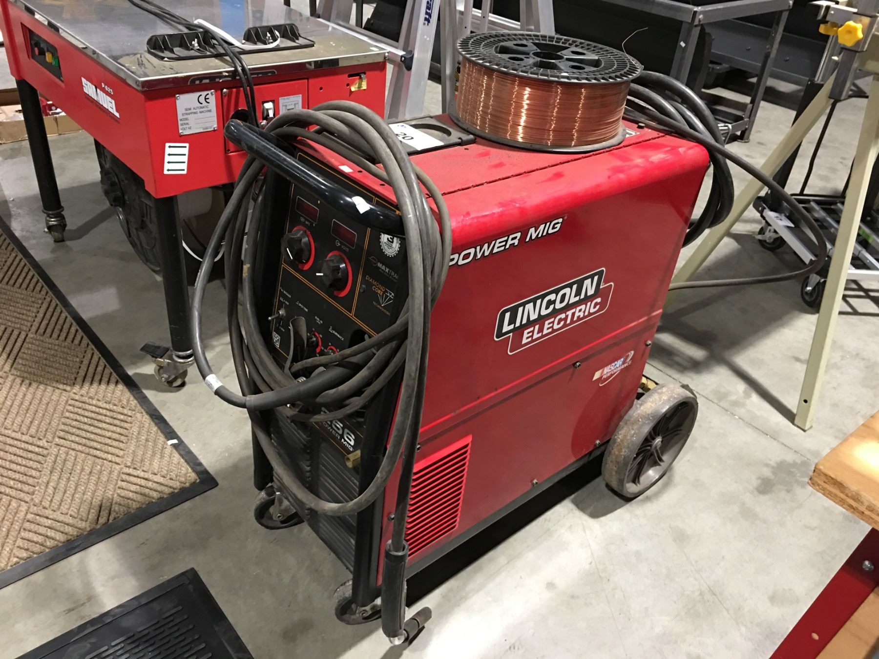 lincoln-electric-256-power-mig-welder-with-spool-of-copper-wire