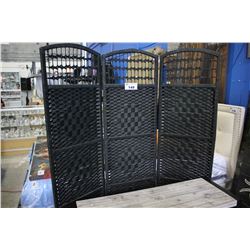 ROOM DIVIDER