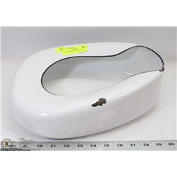 VINTAGE PORCELAIN BED PAN