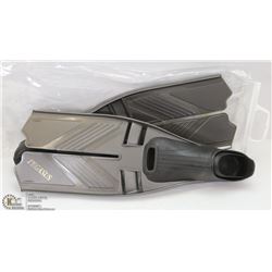 PEGASUS FLIPPERS SIZE SMALL (6-7)