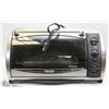 Image 1 : BLACK AND DECKER COUNTER TOP OVEN.