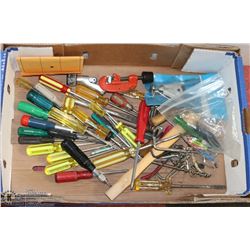 FLAT OF ASSORTED SCREWDRIVERS.