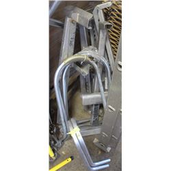 LOT OF MANY ASSORTED  LADDER JACKS INCL 5 LADDER