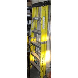 6 FT FEATHERLITE FIBERGLASS STEP LADDER
