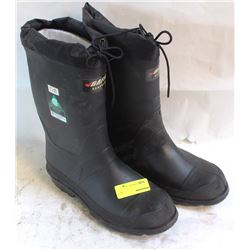 SIZE 8 INSULATED BAFFIN STEEL TOE RUBBER BOOT