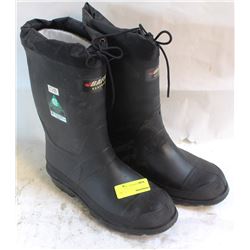 SIZE 8 INSULATED BAFFIN STEEL TOE RUBBER BOOT