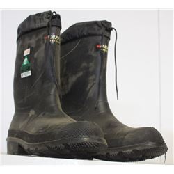 PAIR OF NEW SIZE 8 BAFFIN STEEL TOE RUBBER BOOT