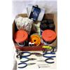 Image 1 : LOT OF ASSORTED GARAGE HAND TOOLS WIPES