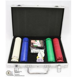 SET OF POKER CHIPS IN CASE.