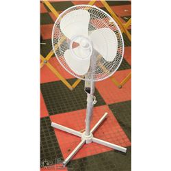 MAINSTAYS FLOOR FAN AS IS (NO CENTER CAP)