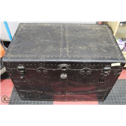 LARGE BLACK VINTAGE TRUNK