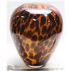 Image 1 : LARGE LEOPARD PRINT VASE