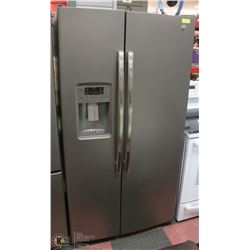 SLATE GREY SIDE BY SIDE REFRIGERATOR/FREEZER WITH