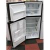 Image 2 : GE APARTMENT SIZE REFRIGERATOR/FREEZER STAINLESS