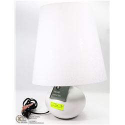NEW WHITE HOME TRENDS TABLE LAMP