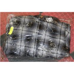 PIONEER STORM MASTER HOODED JACKET SIZE MEDIUM.