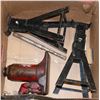 Image 1 : 20 TON HYDRAULIC JACK AND 2 STANDS