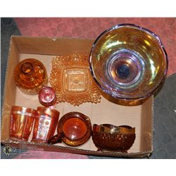 BOX OF 8 PIECES OF GLASS INCLUDING CARNIVAL