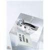Image 4 : 45) 10KT WHITE GOLD DIAMOND RING