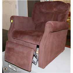 CHILDS FABRIC RECLINER CHAIR.