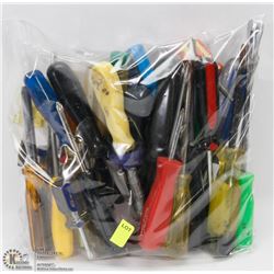 BAG OF SCREWDRIVERS