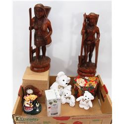 FLAT OF DECORATIVE ITEMS