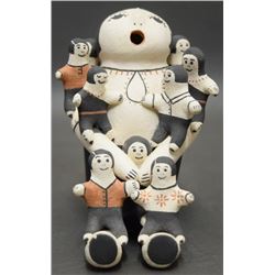 LAGUNA POTTER STORY TELLER (PAISANO)