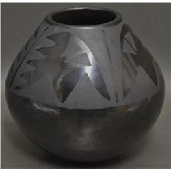 SAN ILDEFONSO POTTERY JAR (PENA)